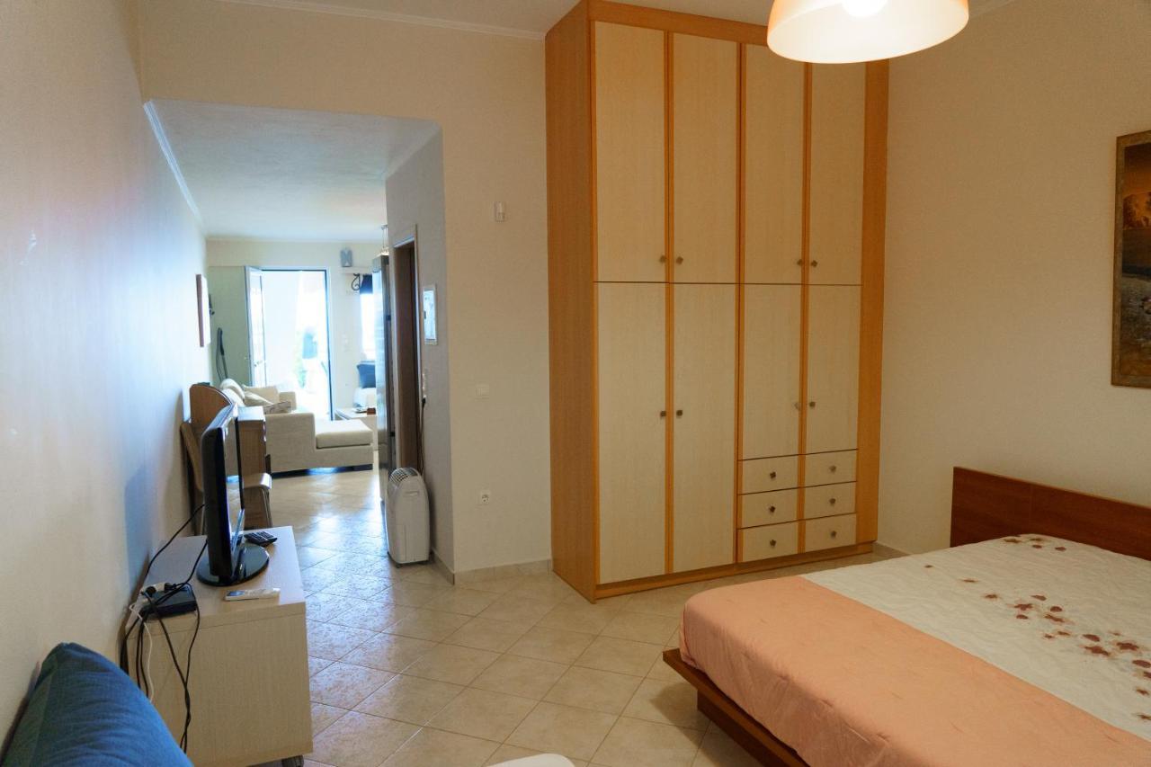 Loutsa By The Sea Appartement Buitenkant foto
