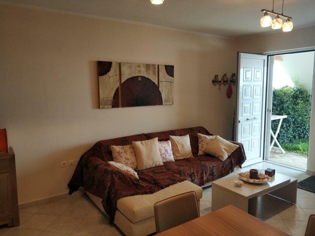 Loutsa By The Sea Appartement Buitenkant foto
